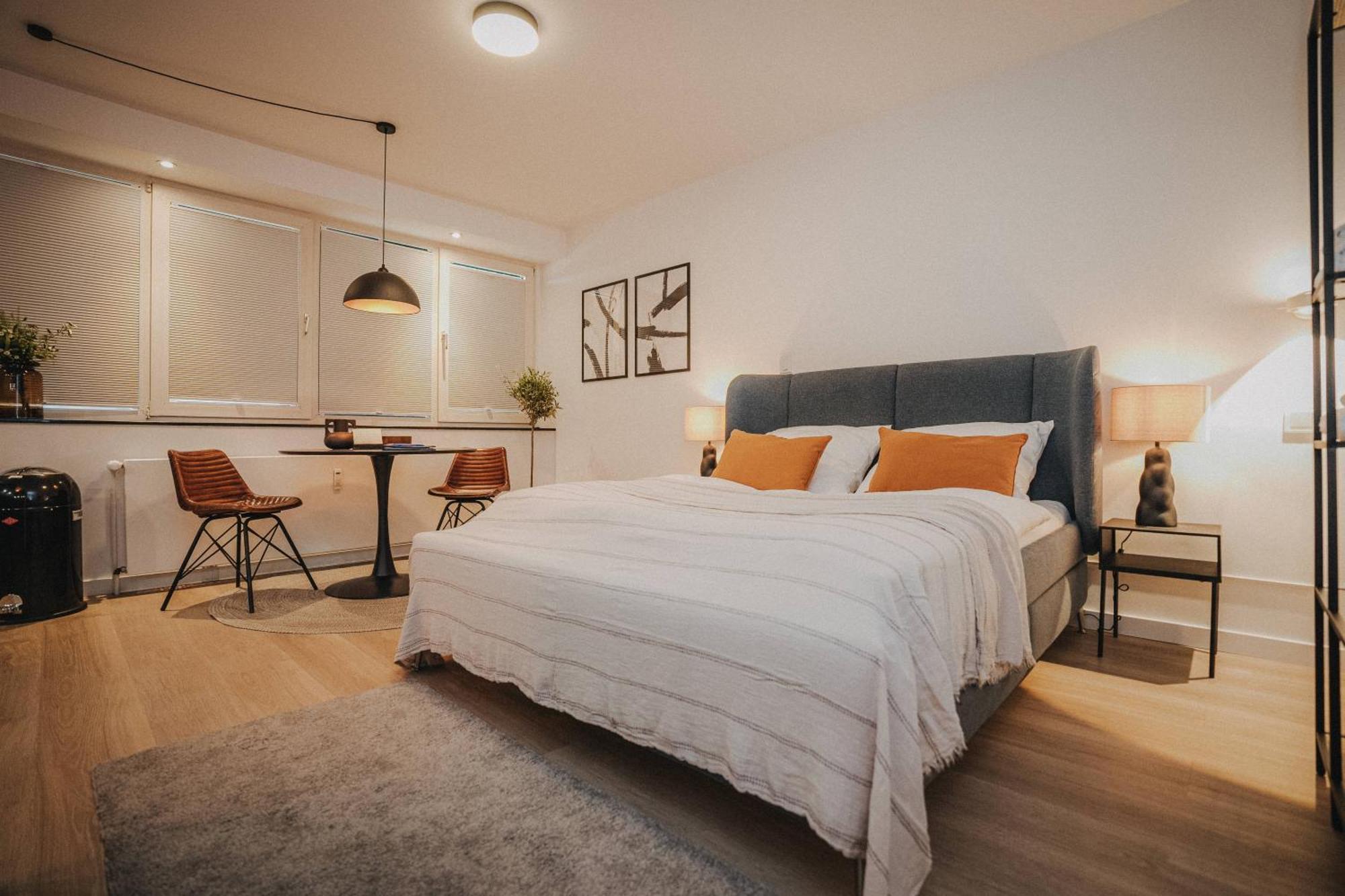 Downtown Apartment Mit Luxusbad Am Hafen Nur 5 Minuten Zu Fuss In Die Innenstadt Und Zum Bahnhof! Oldenburg Exterior photo